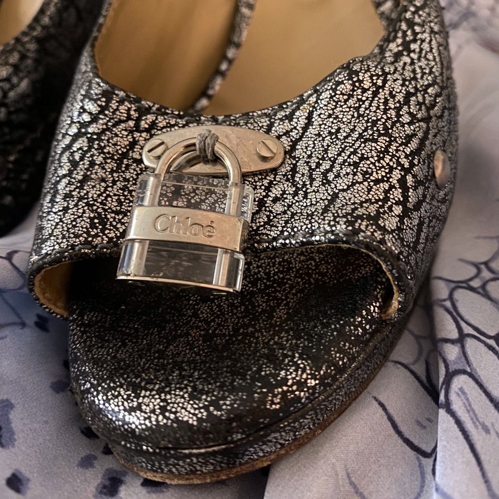 Chloé Leather Metallic Studded Accent Pumps w/Padlocks Size 39.5